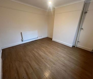 4 bedroom terraced house to rent - Photo 2