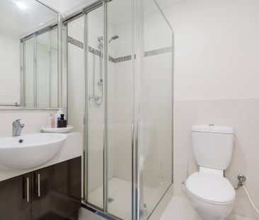 Peaceful Rear Villa Living - Photo 2