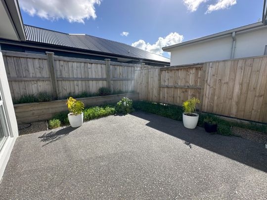 Modern High-Spec Home with Spacious Garden - Papamoa - Photo 1