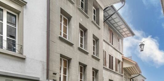 EXCLUSIVE FIRST RENTAL AFTER NUCLEAR RENOVATION - Photo 2