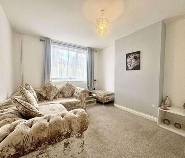 3 bedroom end of terrace house to rent - Photo 1