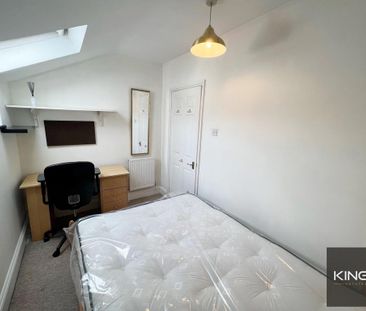 4 bedroom end of terrace house to rent - Photo 5
