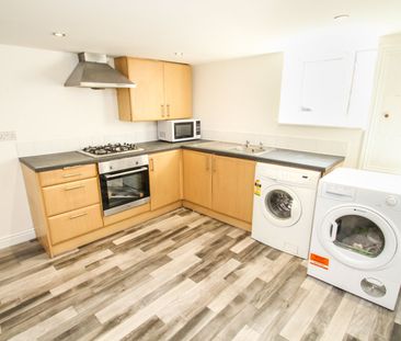 4 bedroom terraced house to rent - Photo 3