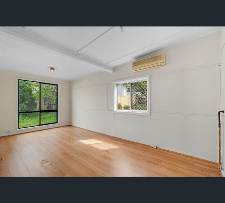 12 Moore Street, West Gosford, NSW 2250 - Photo 5