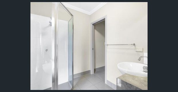 Luxurious Property with Stunning Mountain Views in Peaceful Gordonvale - Photo 1