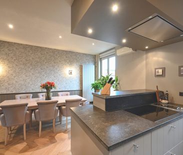 Mooie en gerenoveerde woning in populaire straat te Borgerhout - Photo 6