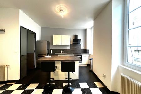 Appartement 2 chambres et cave en centre ville proche du château - Photo 4