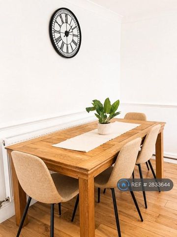 4 bedroom terraced house to rent - Photo 4