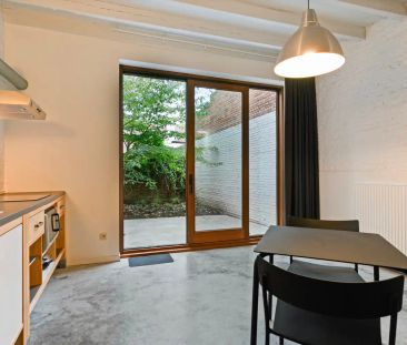 PRACHTIG GERENOVEERDE WONING MET STADSTUIN! - Photo 6