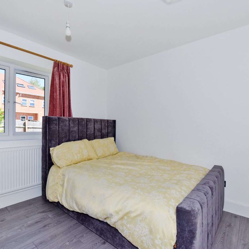 Well presented three bedroom maisonette - Photo 1