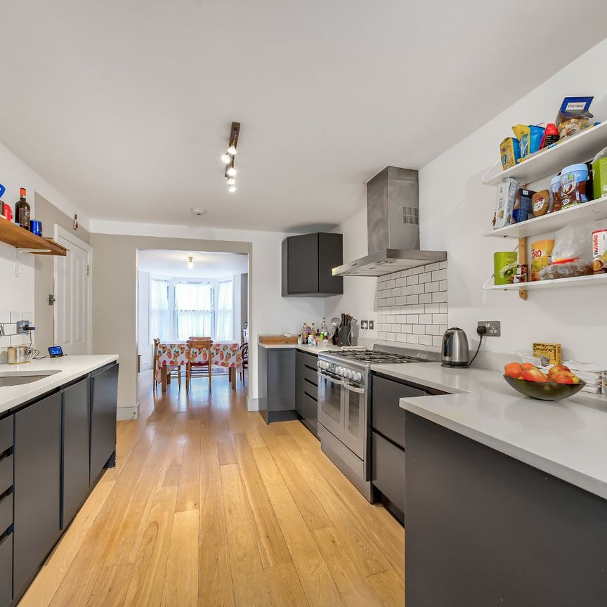 Holly Park Road, Friern Barnet, London, N11 - Photo 1