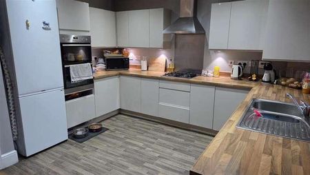 Churchill Road, Uxbridge, UB10 - Photo 3