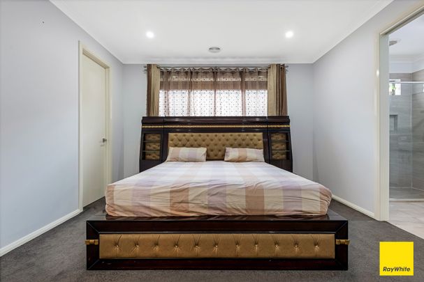 East-Facing Residence Combining Modern Comfort, Seamless Convenience & Timeless Style in Thornhill Park - Photo 1