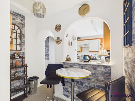 2 bedroom flat to rent - Photo 2
