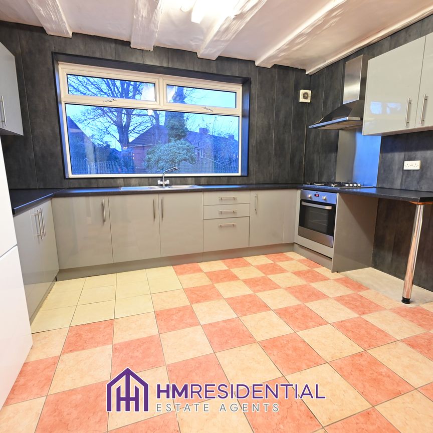 3 bedroom Semi Detached for rent on Fenham Hall Drive, Fenham, Newcastle Upon Tyne, NE4 9XE Available 01/12/2025 - Photo 1