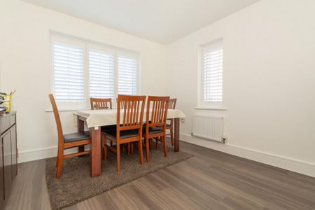 4 bedroom detached house to rent - Photo 3