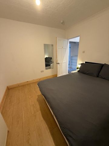 Room in a Shared Flat, Wallwood St, E14 - Photo 3