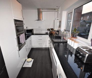 3 bedroom semi-detached house to rent - Photo 1