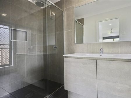 Gladstone Central - Photo 4