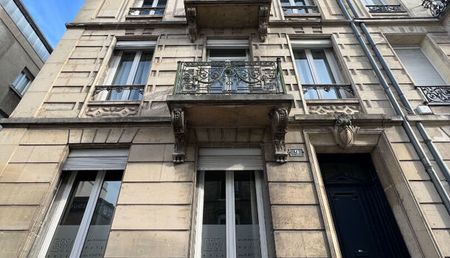 Appartement 4 pièces 84m2 REIMS 930 euros - Photo 3