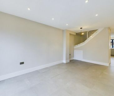 2 bedroom semi-detached house to rent - Photo 4