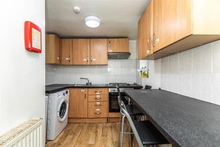 1 bedroom in a house share to rent - Photo 4
