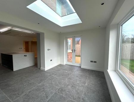 4 Bedroom Detached To Let - Photo 2