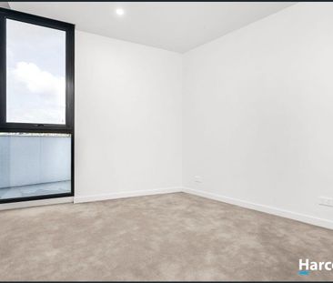 One Bedroom Deluxe with Huge Balcony - Photo 5