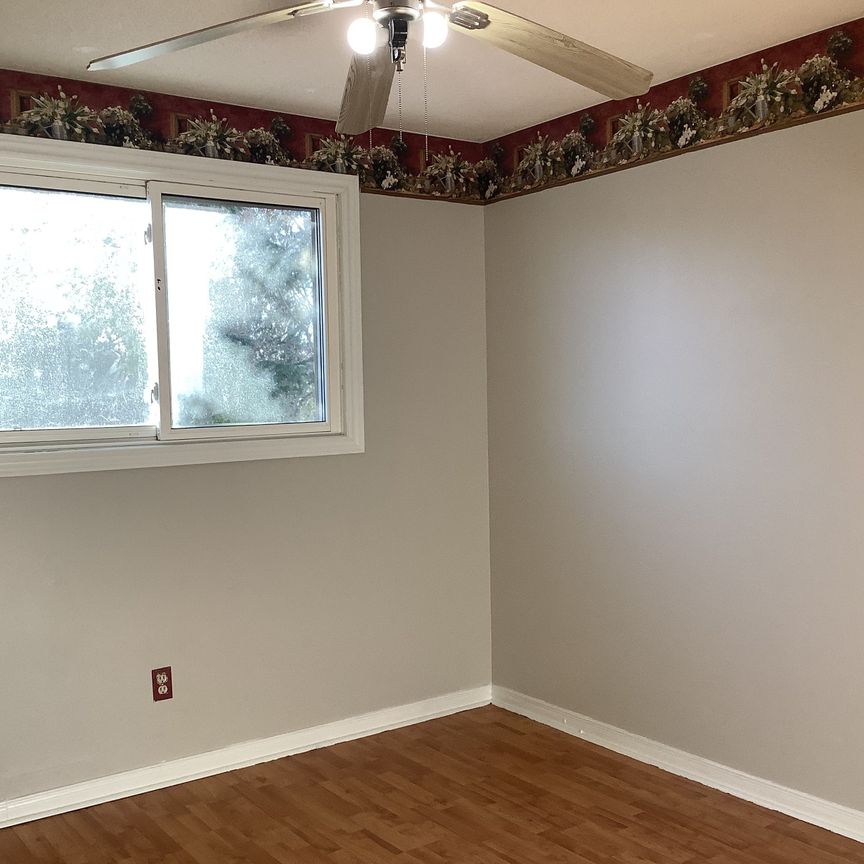 For Lease - 11 Rosenfeld Drive, Barrie, Ontario - Photo 1