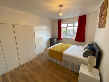 Room in a Shared House, Ellesmere Road, NW10 - Photo 3