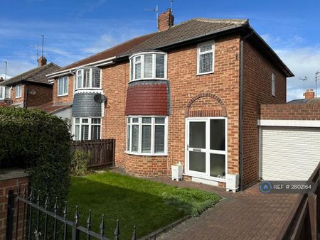 3 bedroom semi-detached house to rent - Photo 3