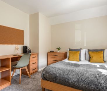 5 Bed Semi-Detached House, Hillside, BN2 - Photo 1