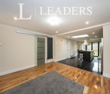 3 bedroom bungalow to rent Ripley Road, Luton, Bedfordshire, LU4 - Photo 2