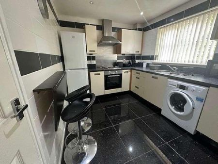 Lanark Gardens, Widnes, Cheshire, WA8 - Photo 4