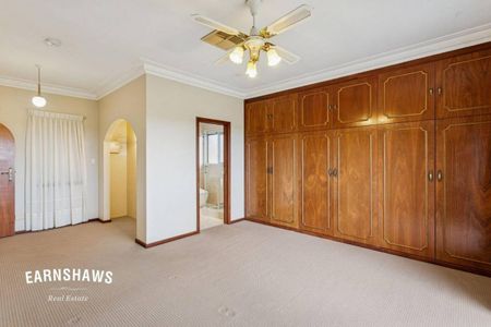 Huge Multi-Gen Family Haven - Photo 5