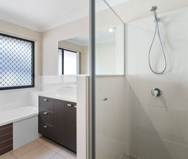 SPACIOUS 4 BEDROOM WITH ALL THE EXTRAS - 2 LIVING AREAS, DUCTED A/C... - Photo 5