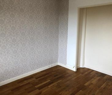 Location Appartement 3 pièces 56m² VAULX EN VELIN 69120 - Photo 2