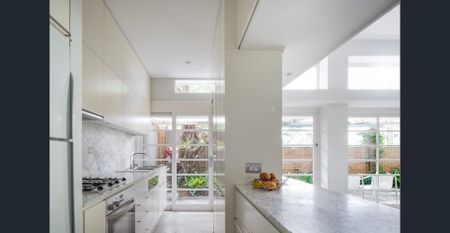 FULLY FURNISHED - WARM & SUNNY CONTEMPORARY APARTMENT. 12+ MONTH LEASE - Photo 5