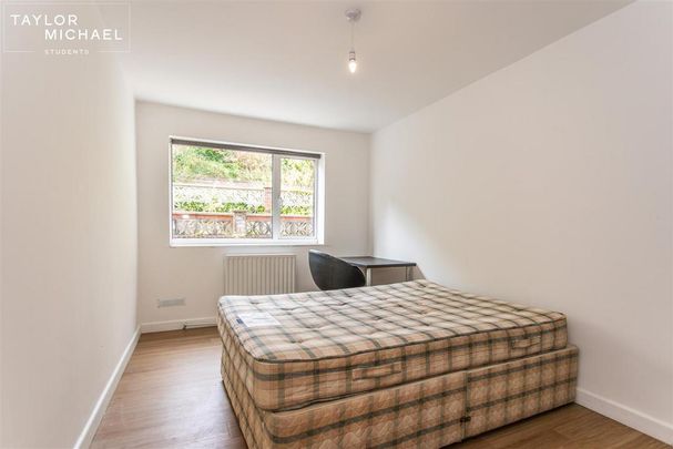 5 bedroom semi-detached house to rent - Photo 1