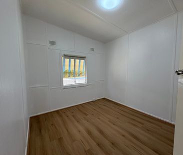 Beautifully 2-Bedroom Home - Short Walk to Terrigal Beach! - Photo 6