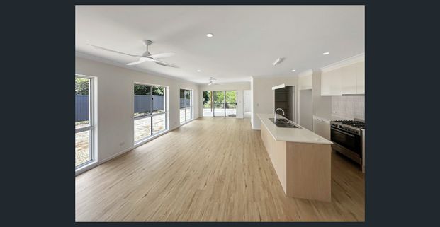 Brand New Family Home in a Pindari Rise! - Photo 1