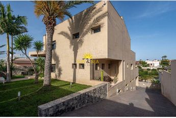 Long term rental, Luxury house with 5 bedrooms in Los Balcones - Los Altos del Edén, Torrevieja Alicante.