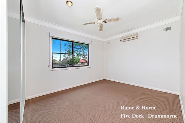 Three Bedroom Family Home - Photo 1