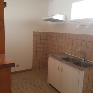 Location Appartement 2 pièces 49m² AIRE SUR L ADOUR 40800 - Photo 2