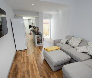 6 bedroom house to rent - Photo 1