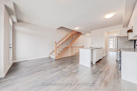 Townhouse For Lease | X8135082 - Photo 4