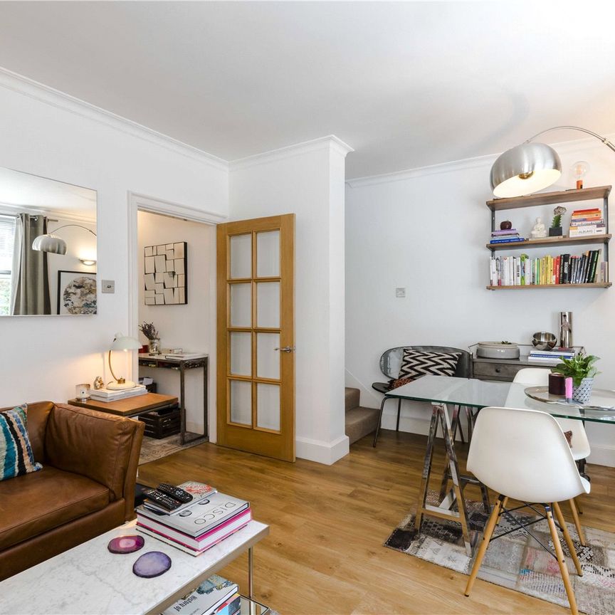 One Bedroom Duplex Mews House on This Quiet Cobbled Mews - Photo 1