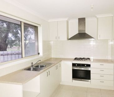 3/90 Burden Street, Springvale South, VIC 3172 - Photo 2