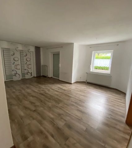 Günstige 2-Zimmer-Wohnung mit Einbauküche - Photo 3