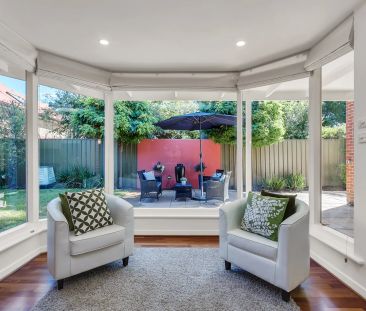 Stone fronted four bedroom family residence with dual access - Photo 4